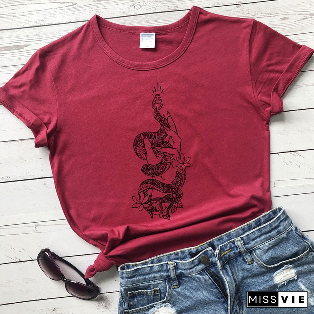 Gothic Hand With Snake T-shirt Mystical Witchy Woman Tshirt Aesthetic Spiritual Boho Witch Tee Shirt Top