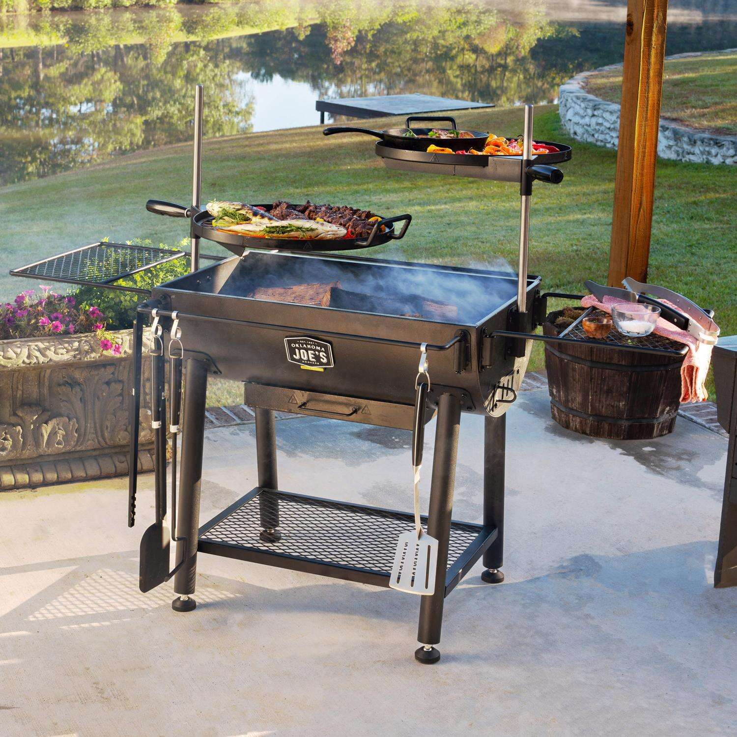 Oklahoma Joes 19 in. Charcoal/Wood Grill Black