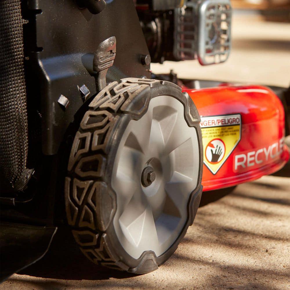 Toro 21 in Recycler Briggs and Stratton 140cc SelfPropelled Gas RWD Walk Behind Lawn Mower with Bagger