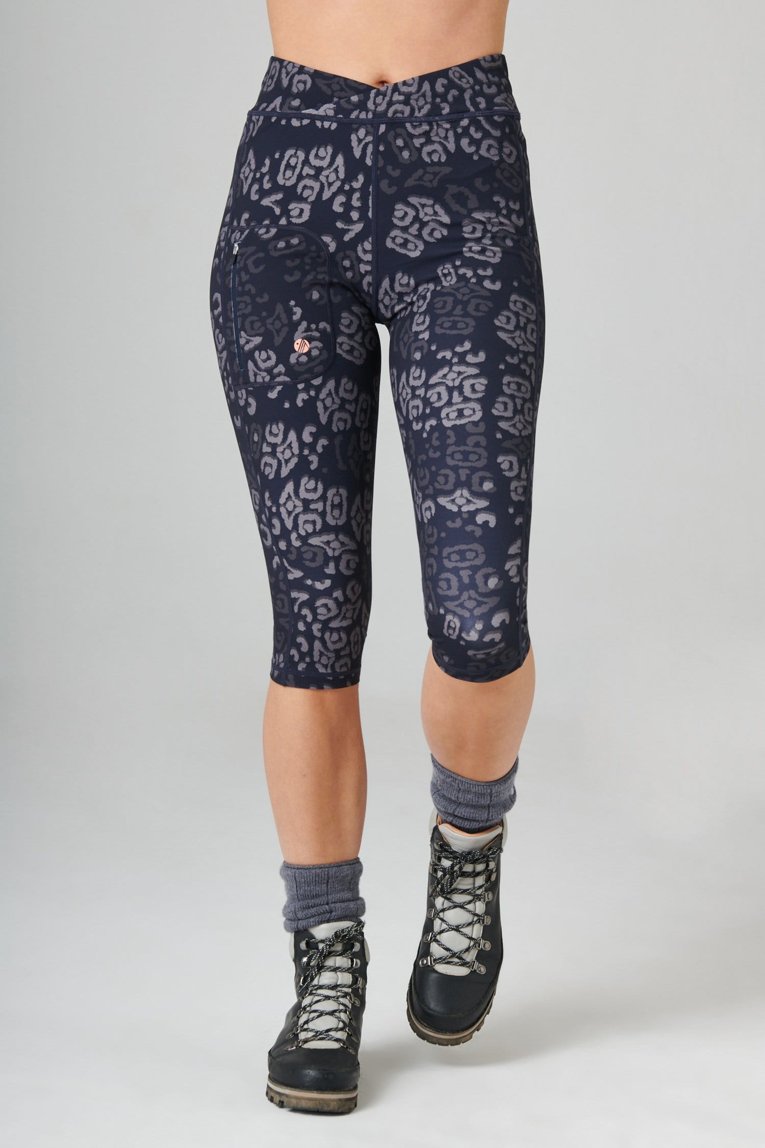 The Recycled Outdoor Capri Leggings - Navy Wild Print