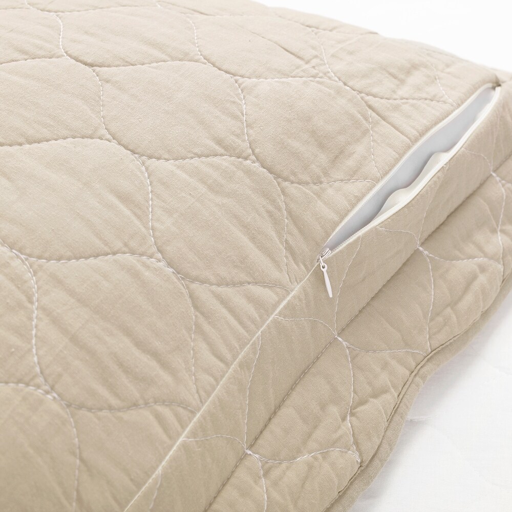 Lush Decor Coastal Chic Scallop Edge Reversible Quilt