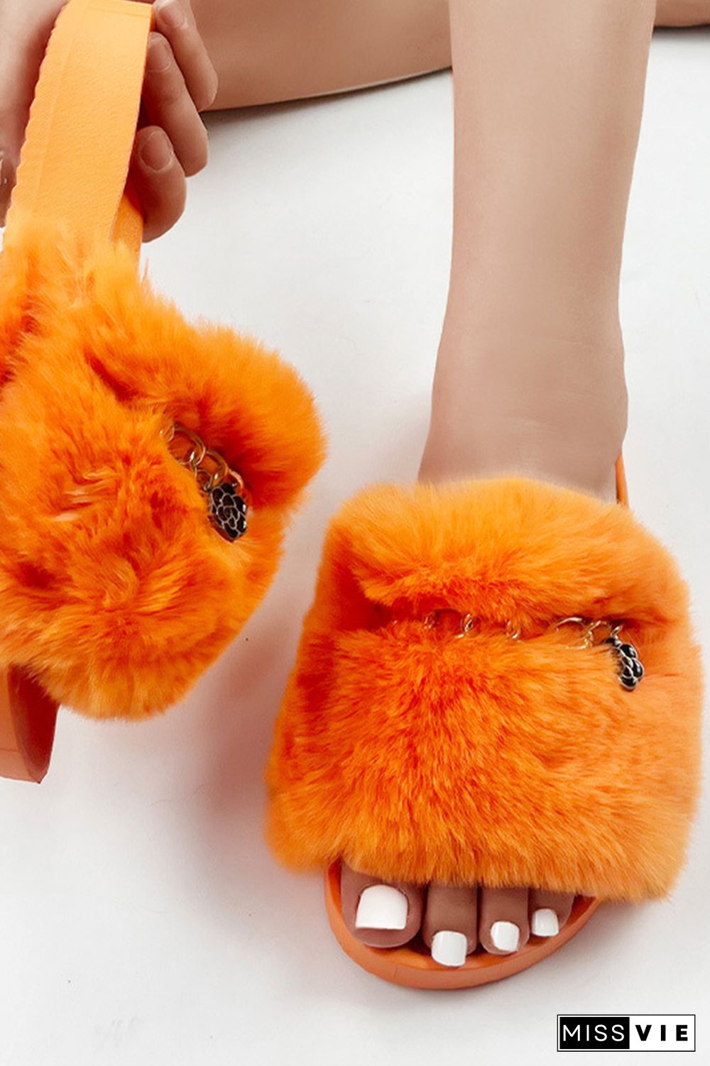 Chain Decor Fuzzy Home Slippers