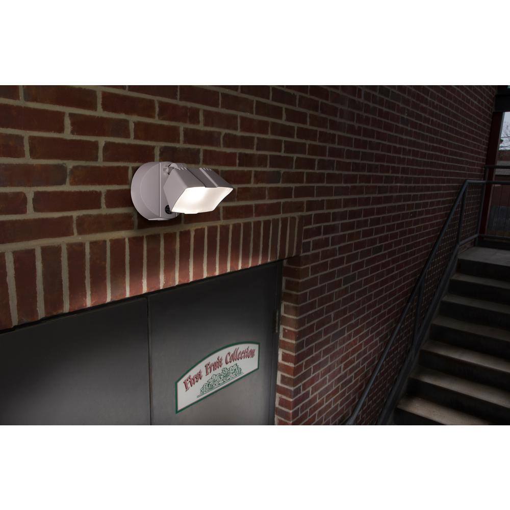 LUTEC White Outdoor Integrated LED Dusk to Dawn Flood Light 6248-PHO