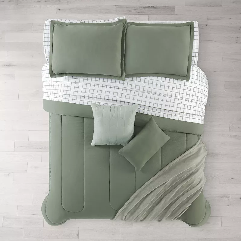 The Big One® Green Solid Reversible Comforter Set with Sheets， Throw and Decorative Pillows