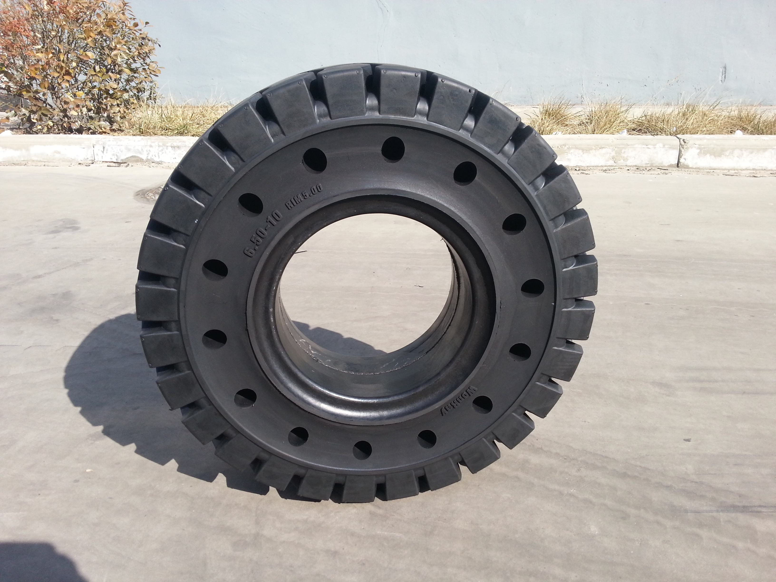 forklift tire manufacturer with solid forklift tires 600 9 650 10  700 12  28*9 15 and other wheels