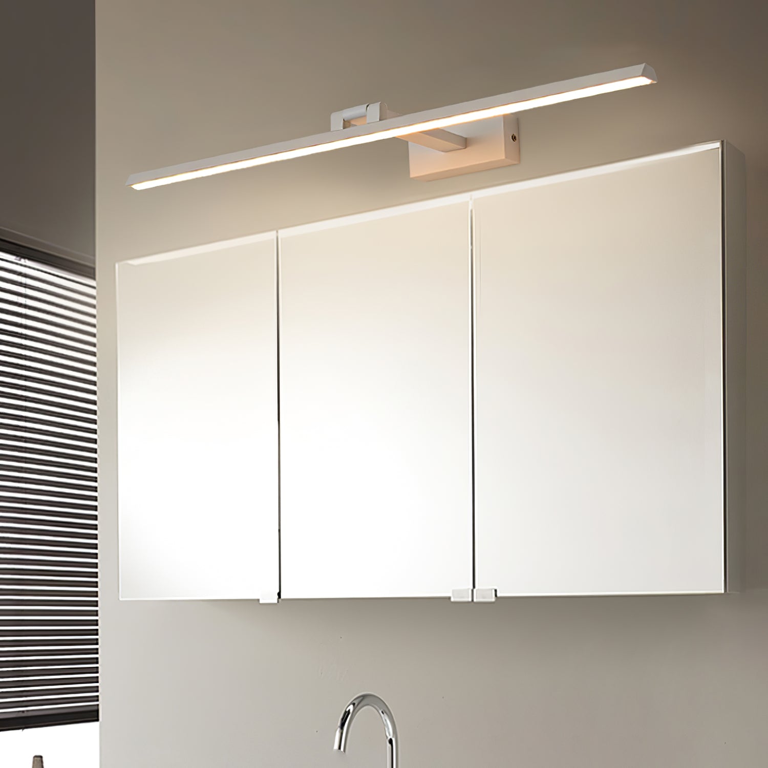 Linear Bathroom Wall Lamp