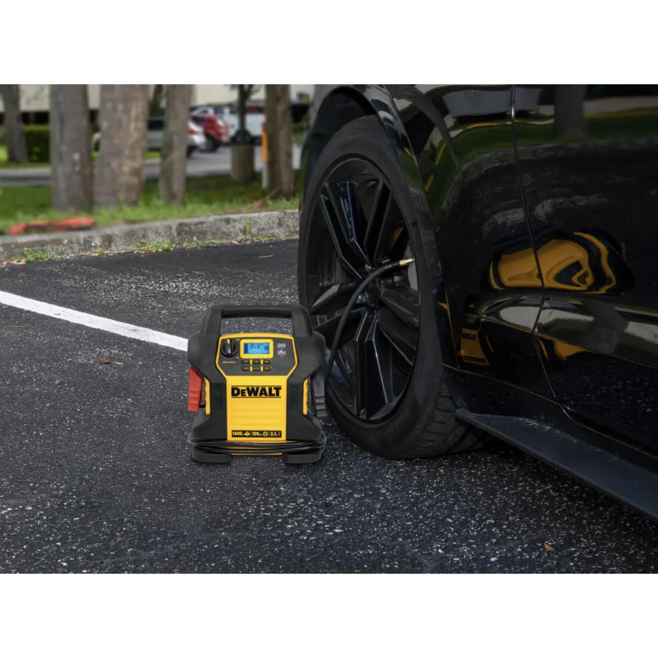 Dewalt 1400 Peak Amp Portable Car Jump Starter with Digital Compressor