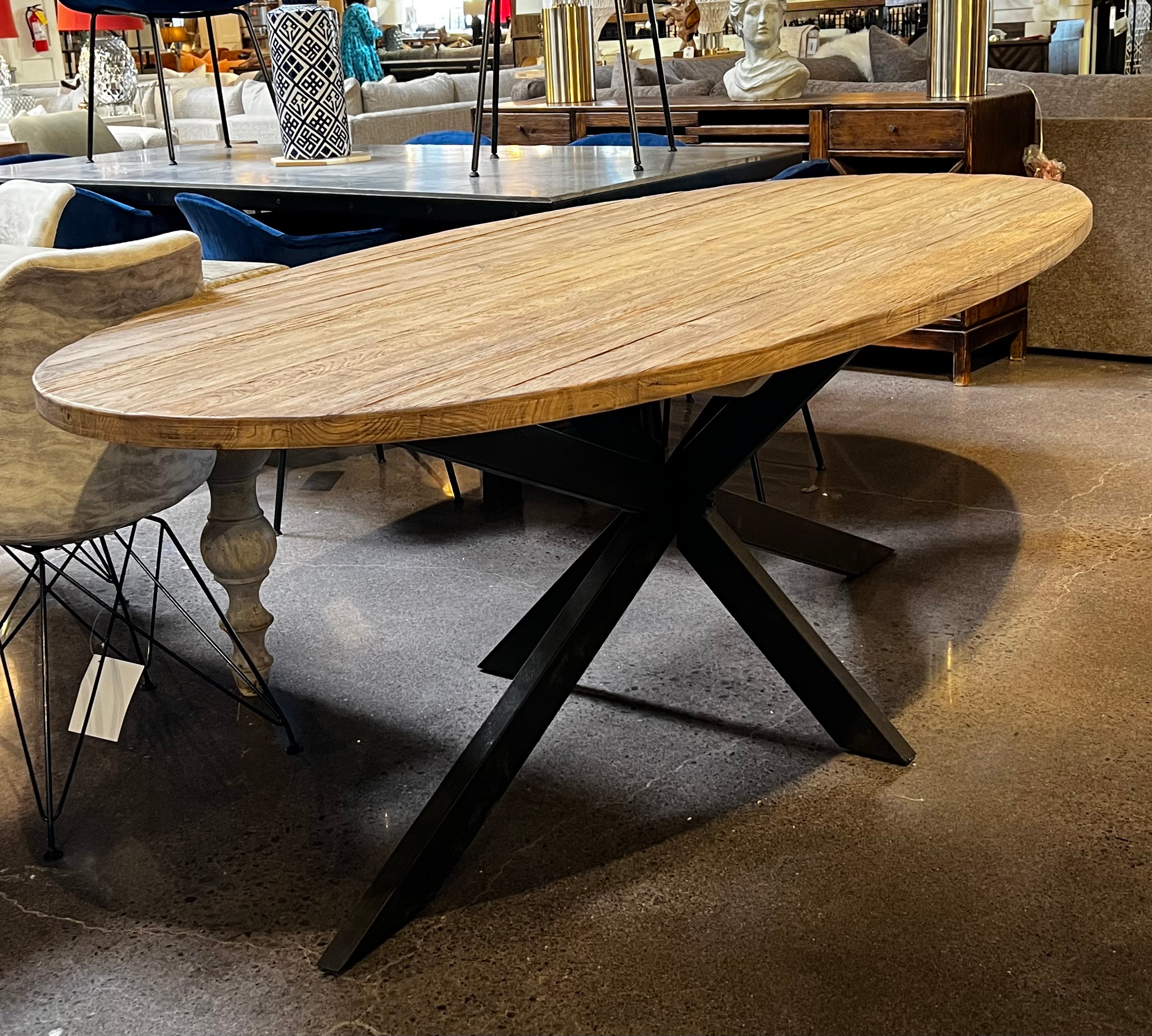 BARI DINING TABLE