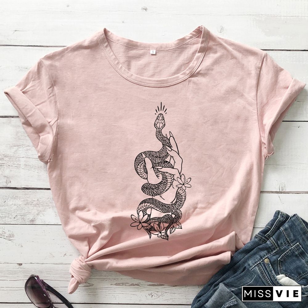 Gothic Hand With Snake T-shirt Mystical Witchy Woman Tshirt Aesthetic Spiritual Boho Witch Tee Shirt Top