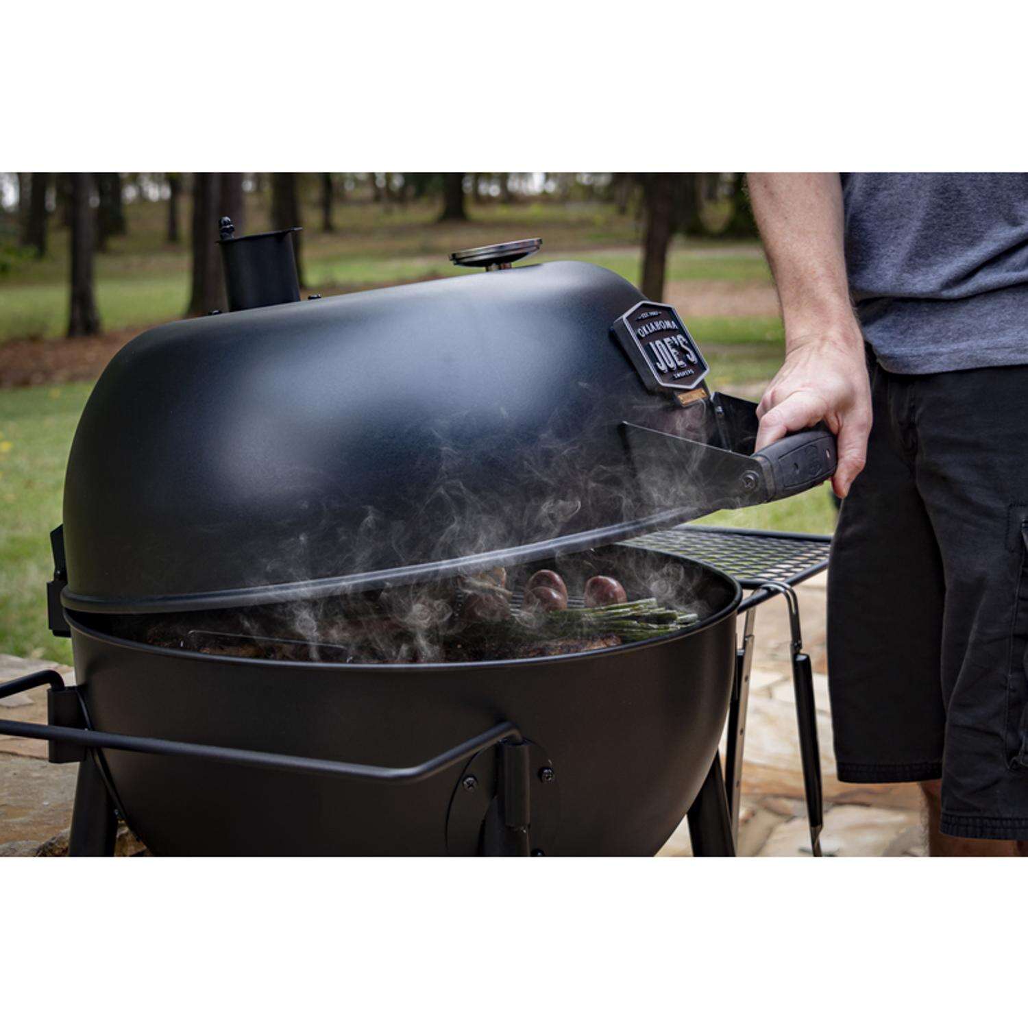 Char-Broil 21.5 in. Blackjack Charcoal Grill Black