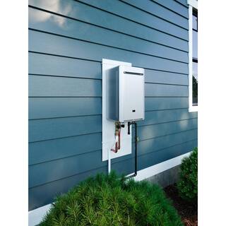 Rinnai High Efficiency Non-Condensing 9.8 GPM Residential 199000 BTU Exterior Natural Gas Tankless Water Heater RE199eN