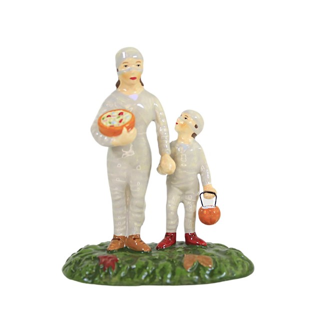 Mommy Treats Halloween Snow Village Decorative Figurines