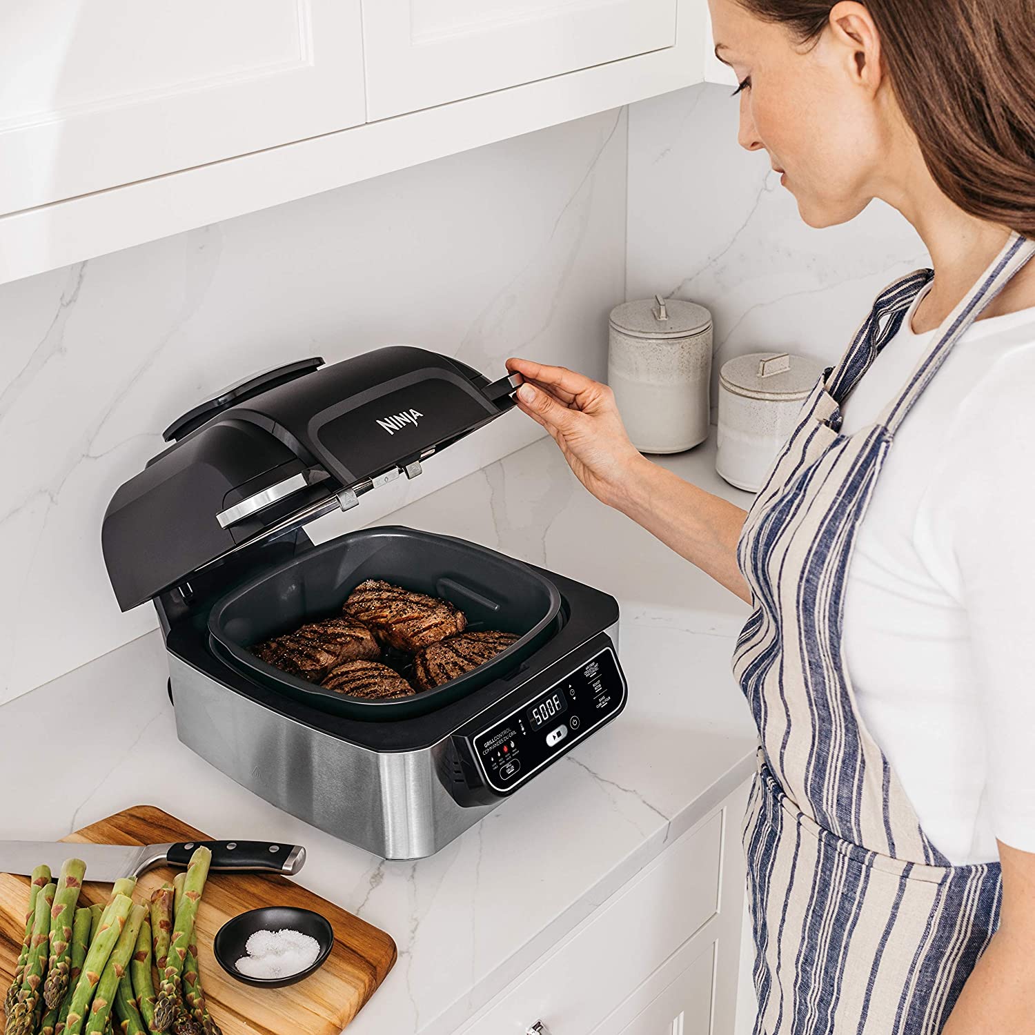 Ninja AG300C Foodi 4-In-1 Indoor Grill With 4-Quart Air Fryer, Roast, Bake, And Cyclonic Grilling Technology, Black/Sil Black