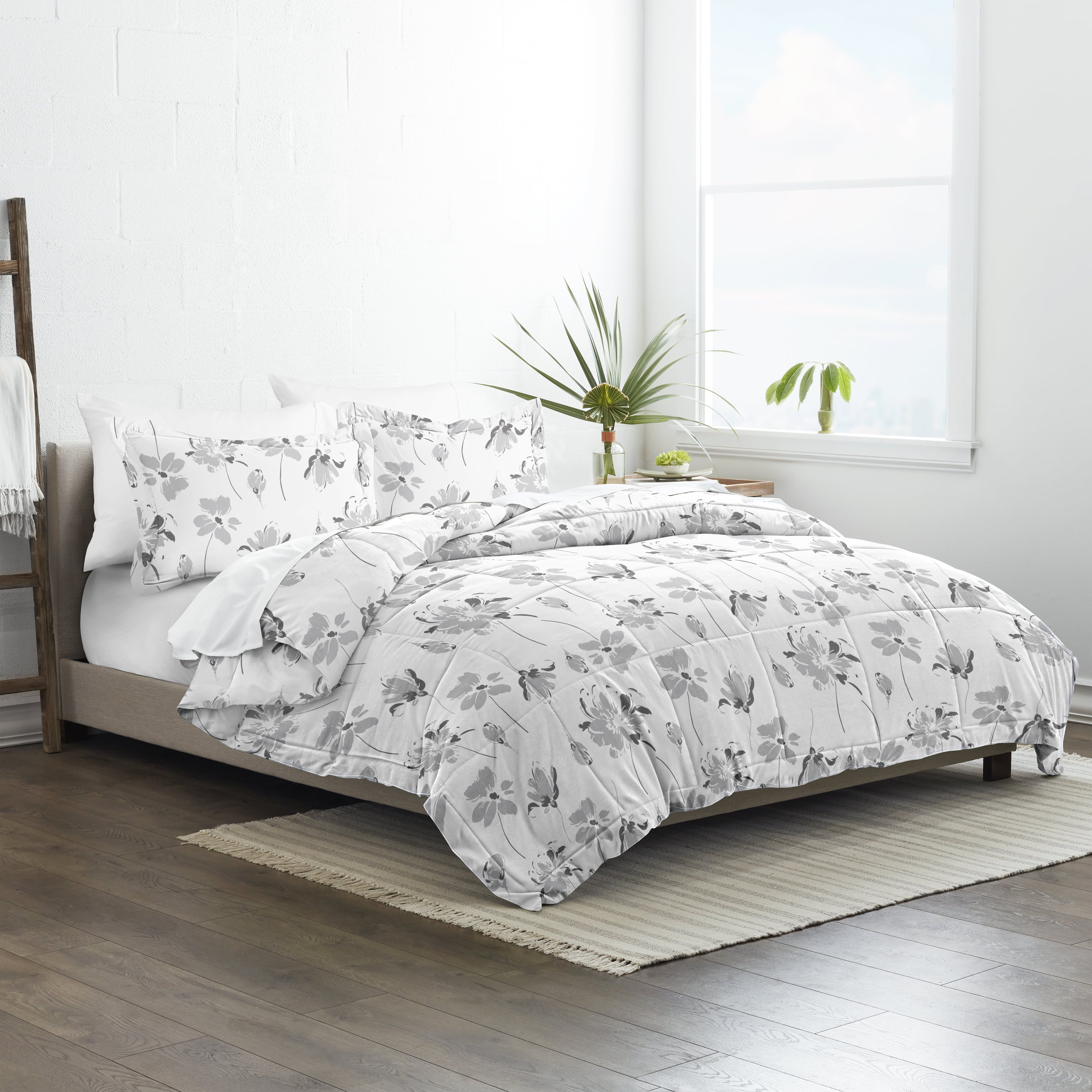 Home Collection Premium Down Alternative Magnolia Grey Patterned 3-Piece Comforter Set