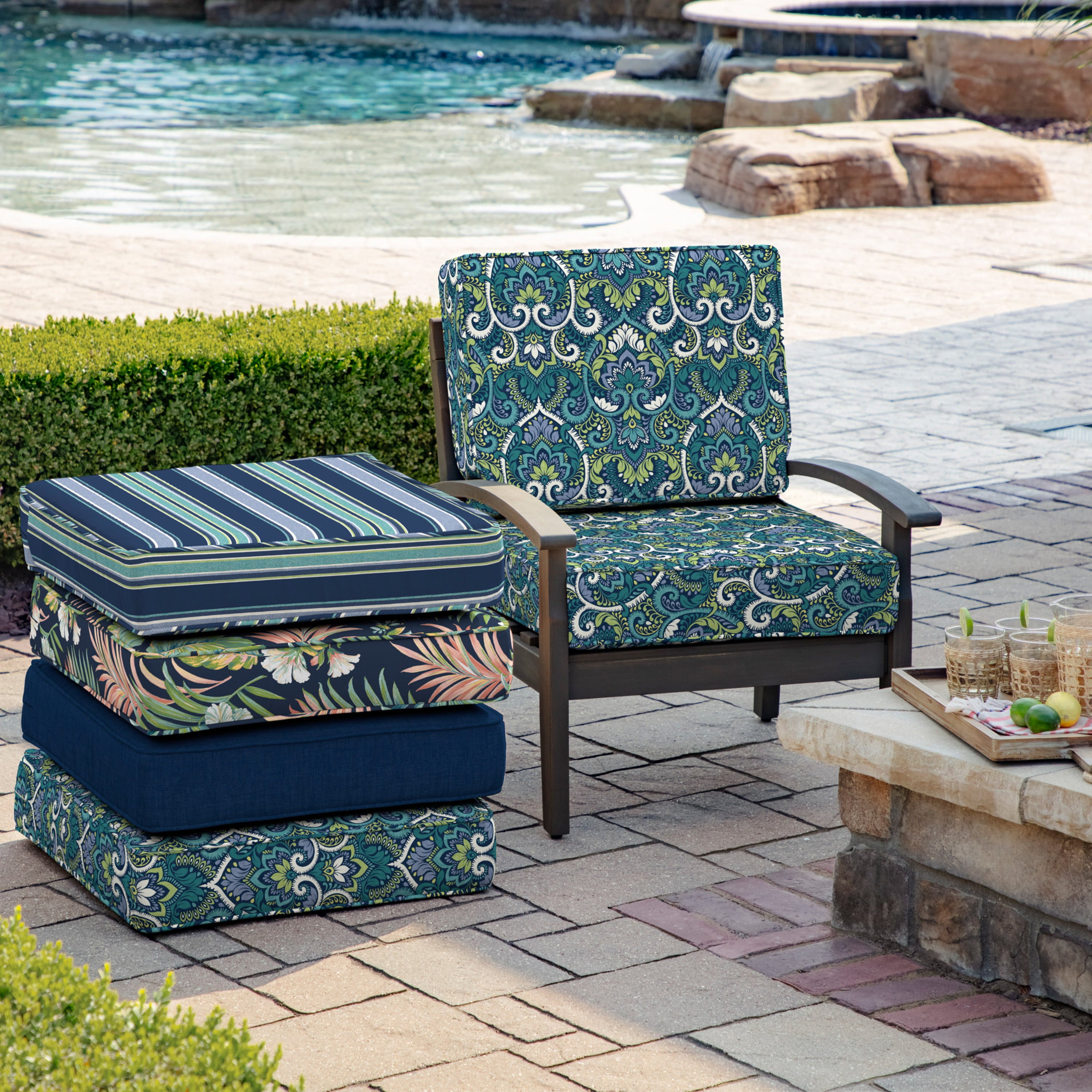 Arden Selections ProFoam Essentials Outdoor Deep Seating Cushion Set 24 x 24， Sapphire Aurora Blue Damask