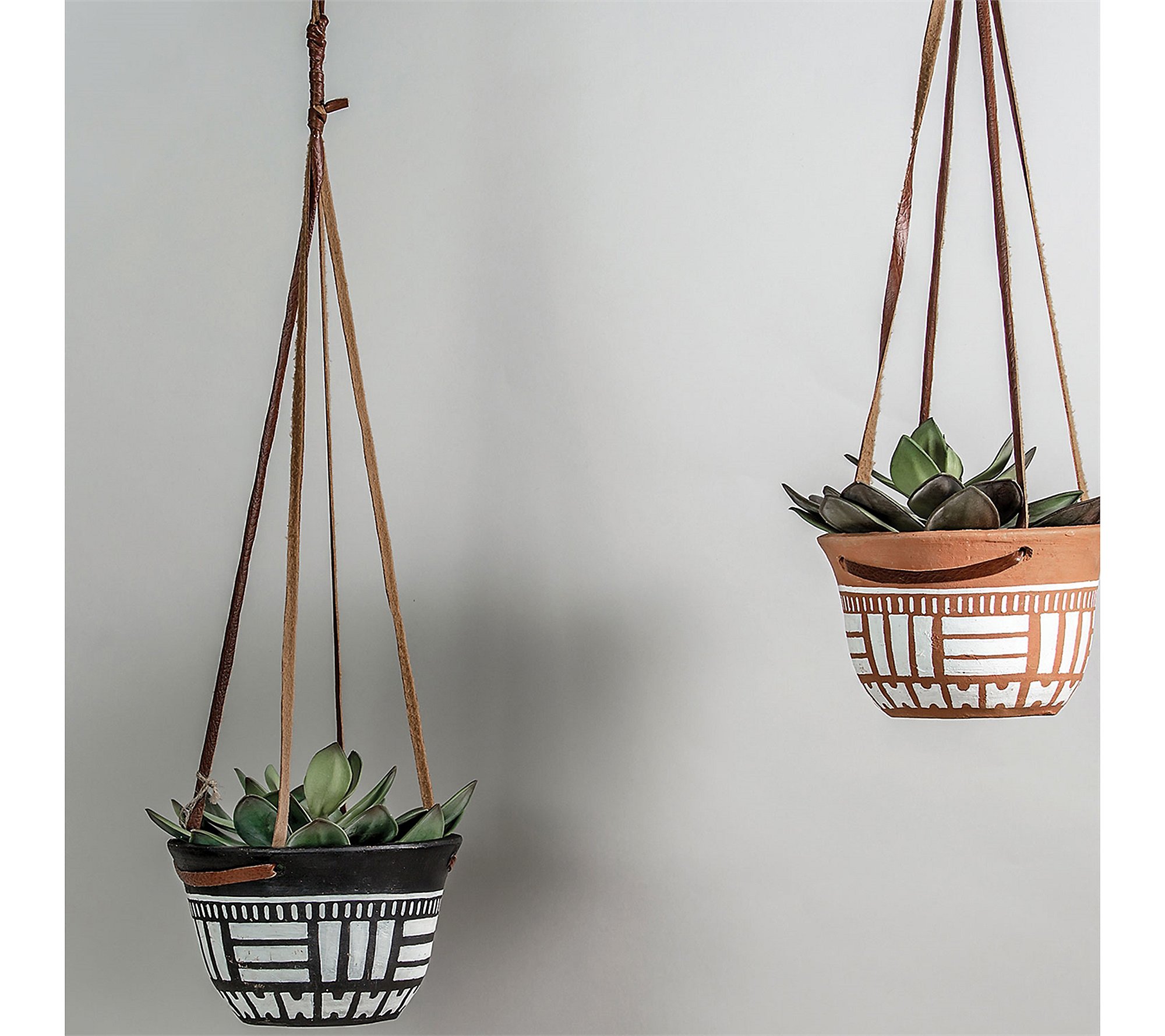 Foreside Home and Garden Hanging Terracotta Planter