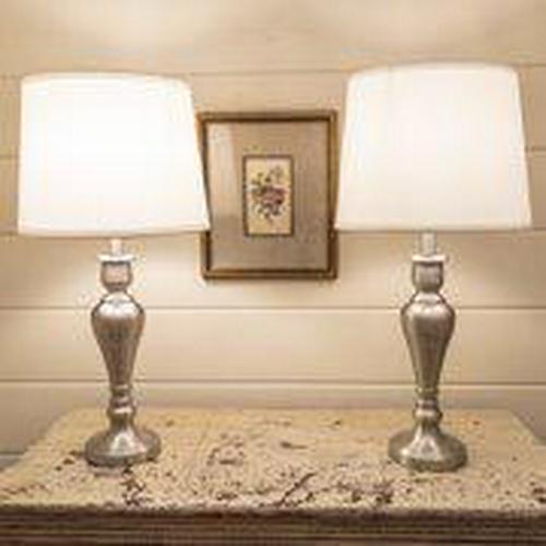 Decor Therapy Marie Brushed Nickel Metal Touch Table Lamps， Set of 2