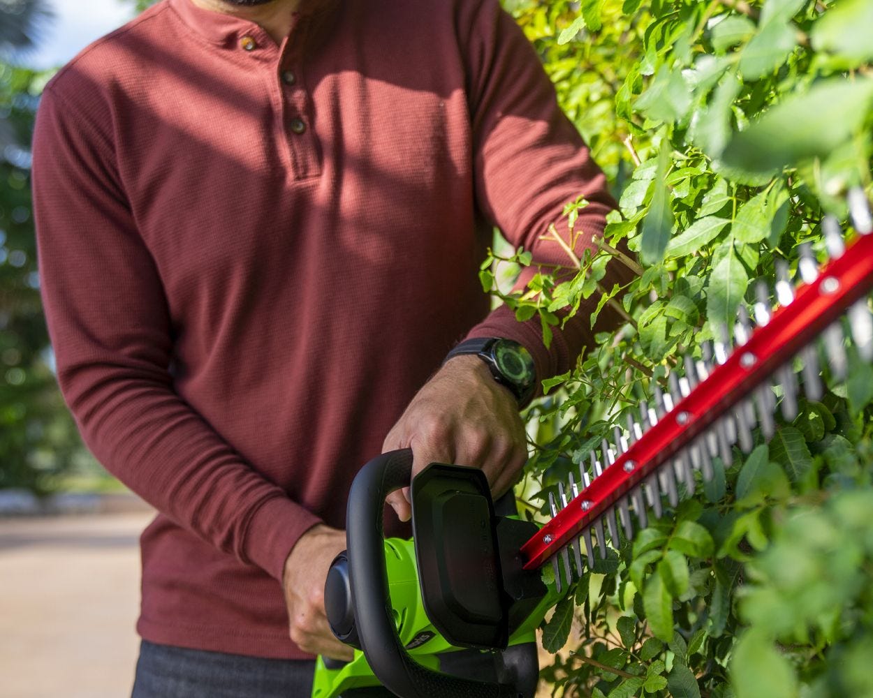 24V 22-Inch Cordless Hedge Trimmer | Greenworks Tools