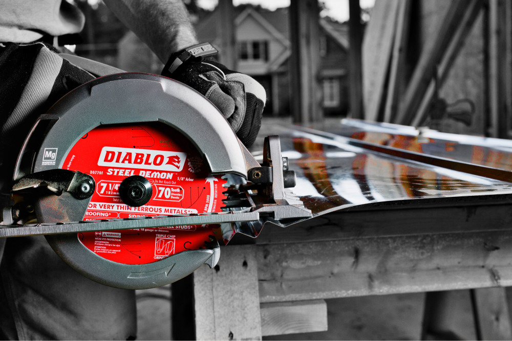 Diablo Tools 7-1/4 x 70 Tooth Steel Demon Metal Cutting Saw Blade