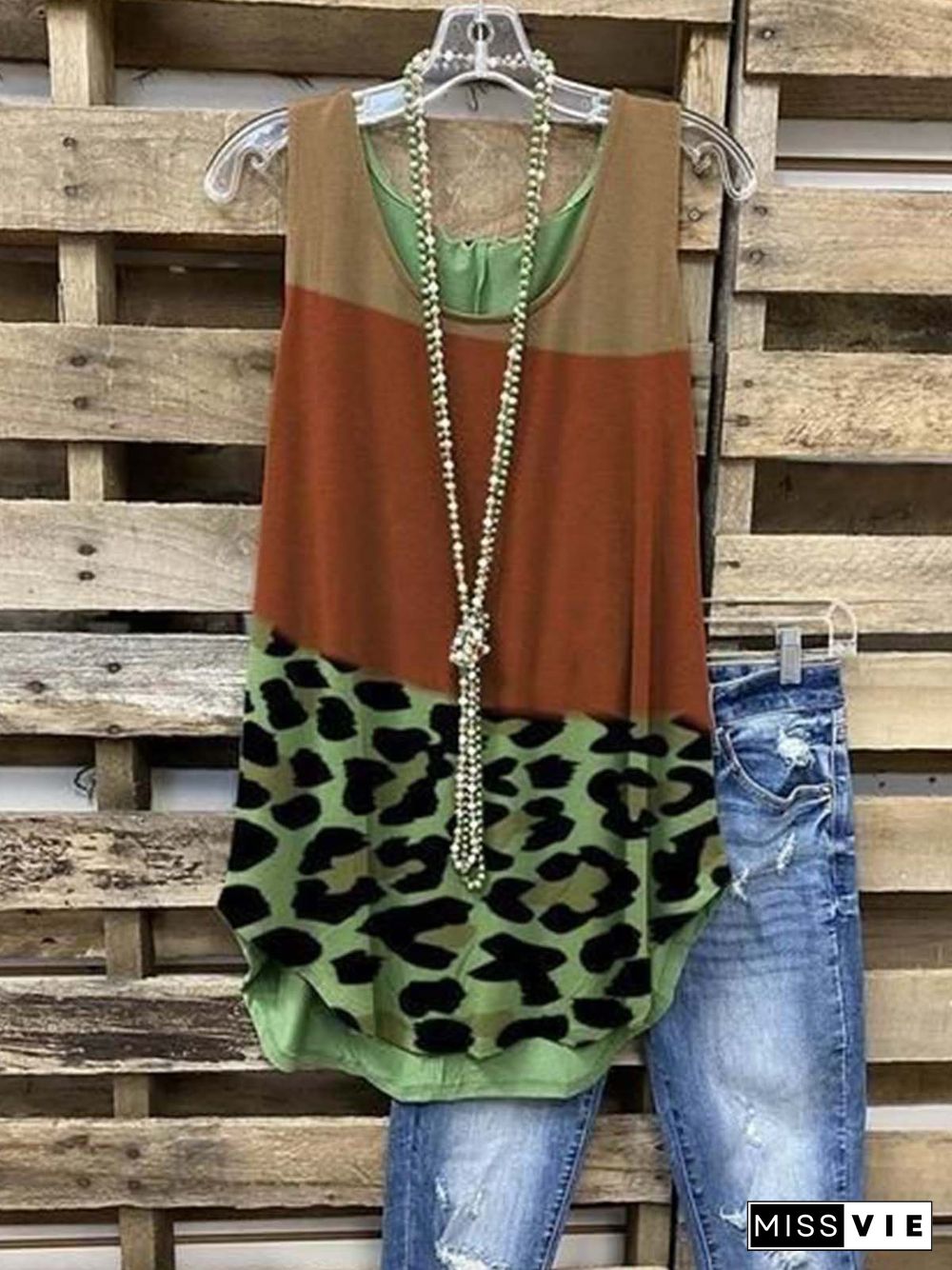 Scoop Neckline Sleeveless Leopard Casual T-shirt