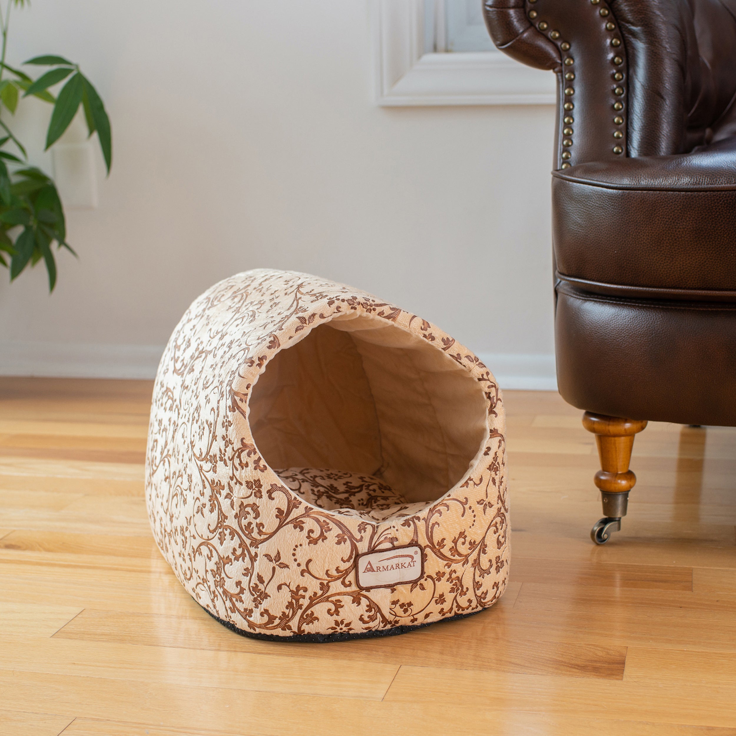 Armarkat Cat Bed with Flower Pattern， Beige， C11HYH/MH