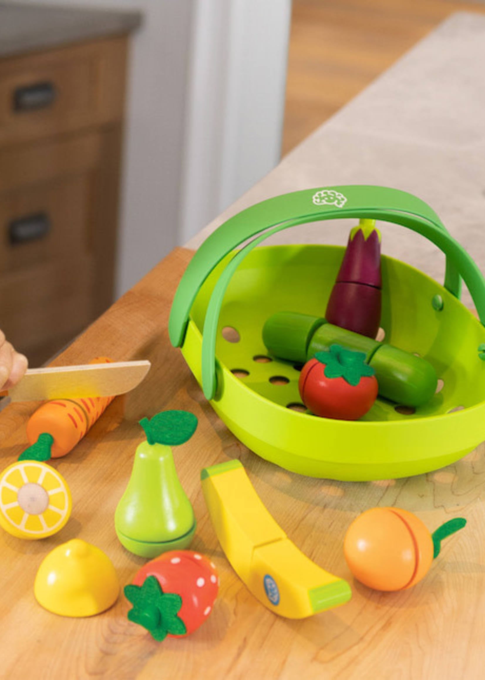 Pretendables Fruit and Veggie Basket Set by Fat Brain Toys