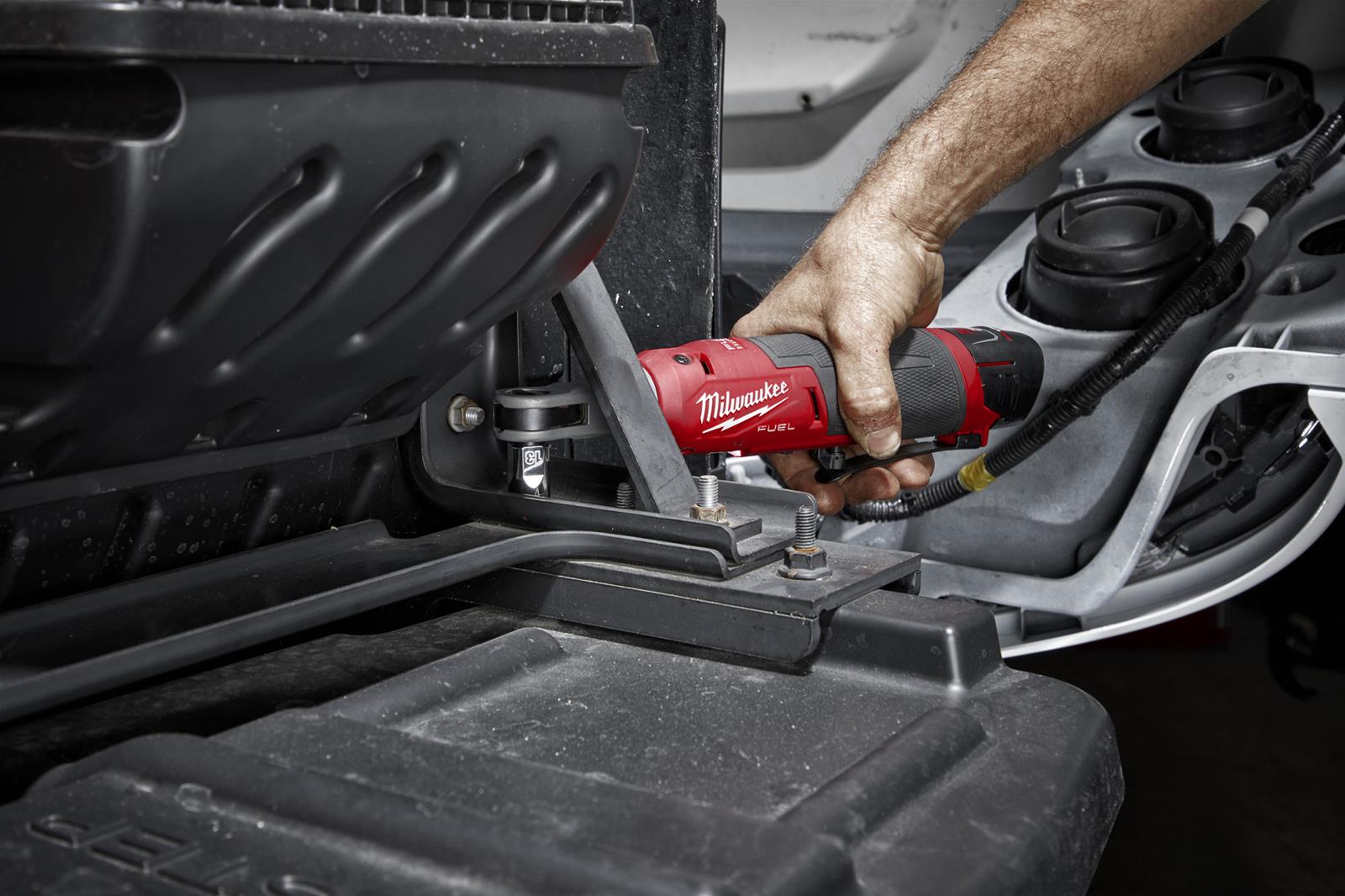 Milwaukee Tool 2567-22 Milwaukee M12 FUEL Cordless Lithium-Ion High-Speed Ratchets