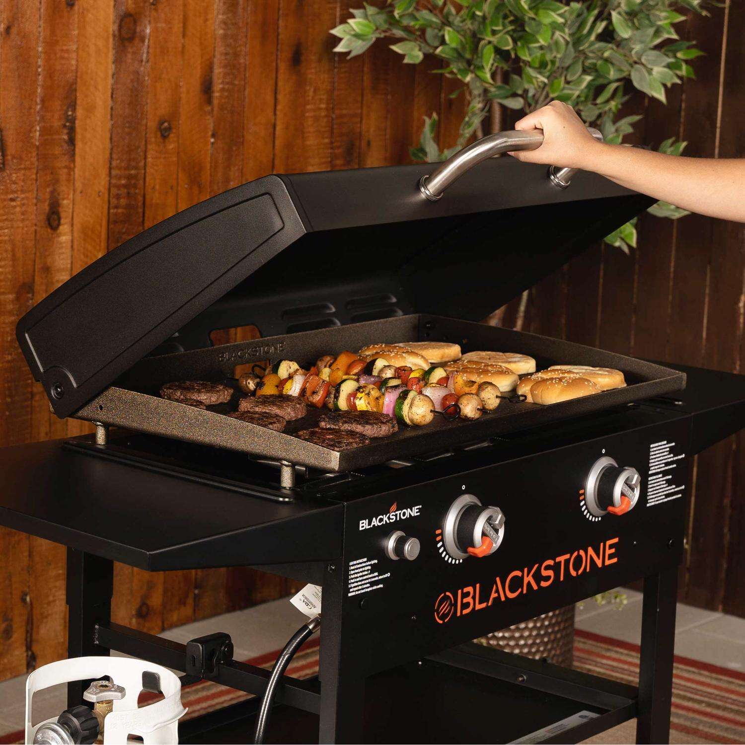 Blackstone 2 Burner Liquid Propane Outdoor Griddle Black w/Hood