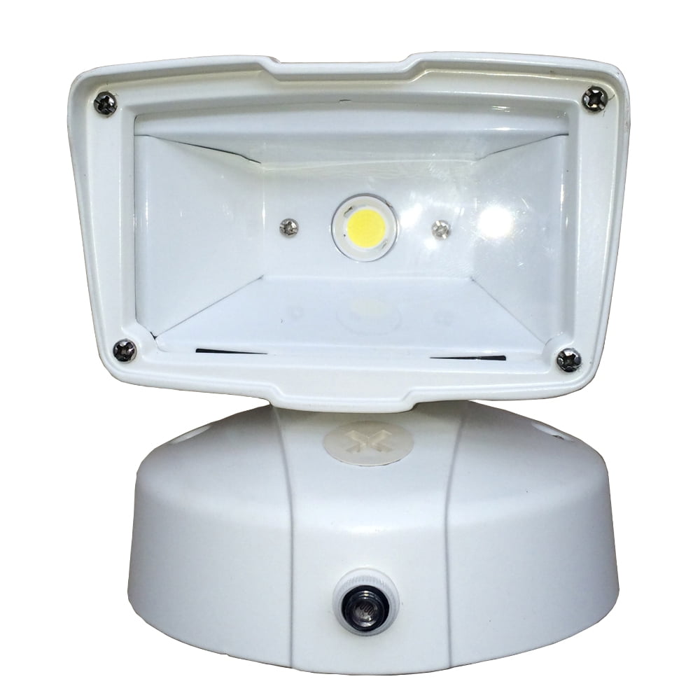 SUPERHUNTER LED Dusk to Dawn Floodlight