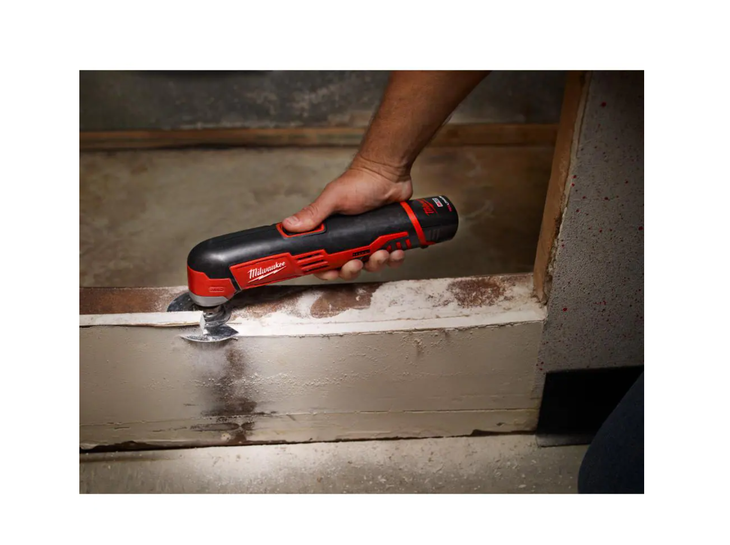 Milwaukee 2426-20 M12 12-Volt Lithium-Ion Cordless Oscillating Multi-Tool (Tool-Only)