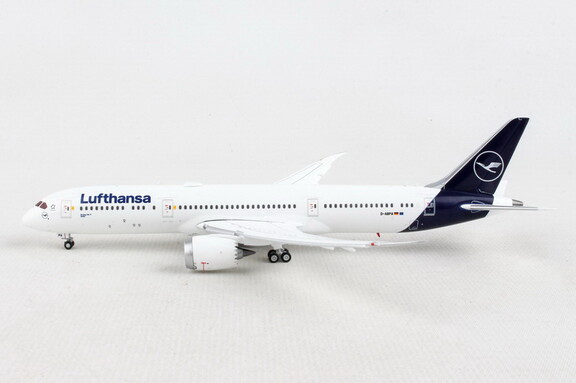 GeminiJets GJ2046F Gemini Lufthansa 787 9 1/400 Fl...