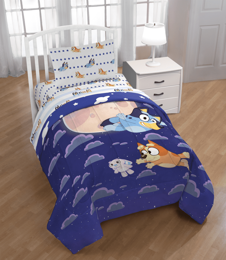 Bluey In The Dream Kids 2-Piece Twin/Full Reversible Comforter and Sham Bedding Set， Microfiber， Blue， BBC Studios