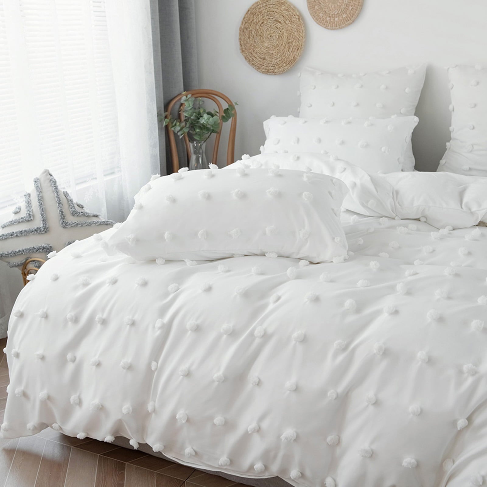 Qookiee White Tufted Dot Duvet Cover Queen Size (90x90 inch)， 3 Pieces (1 Queen Duvet Cover， 2 Pillowcases) All Season Soft Washed Microfiber Duvet Cover Set with Zipper Closure， Corner Ties