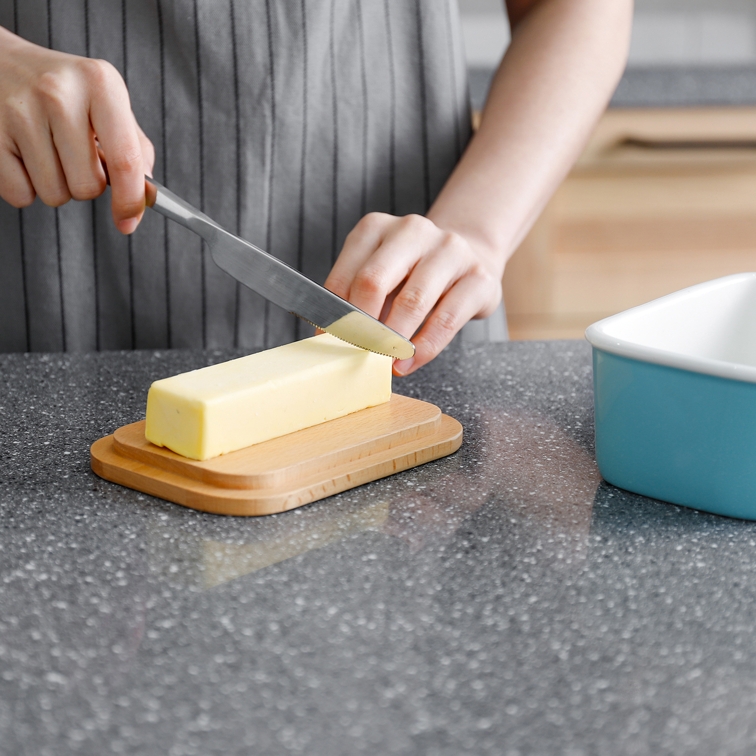 Turquoise Large Butter Dish with Beech Wooden Lid， Set of 1