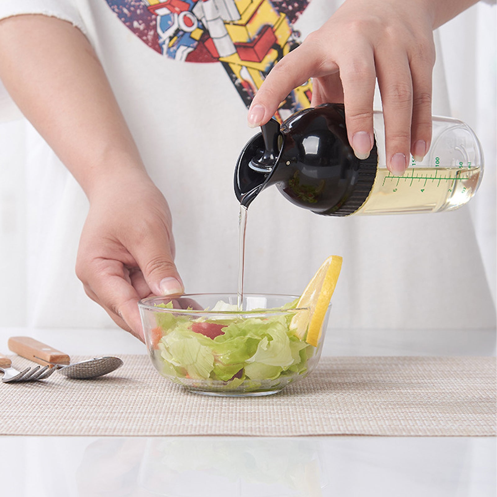 Salad Dressing Shaker Container 200ml Salad Dressing Mixing Bottle Leakproof Kitchen Salad Dressing Bottle for Soy Sauce Salad