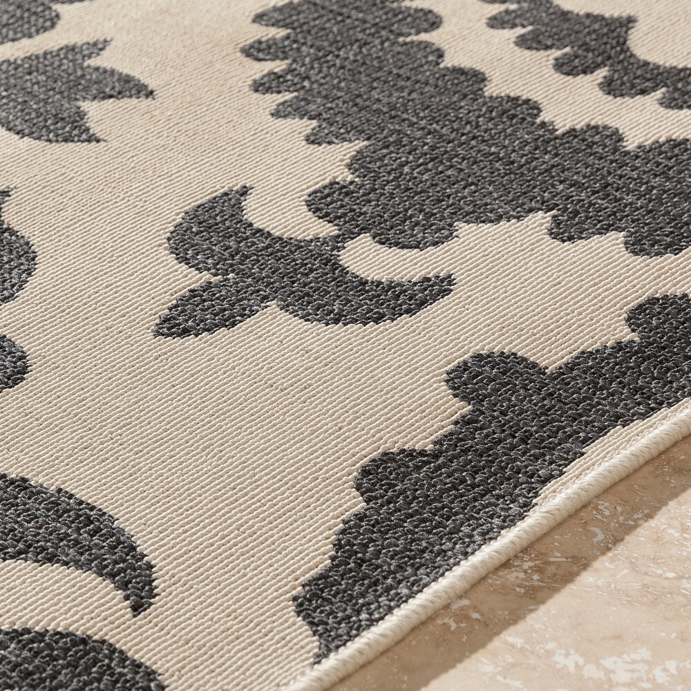 Artistic Weavers Nina Contemporary Floral Indoor/Outdoor Area Rug