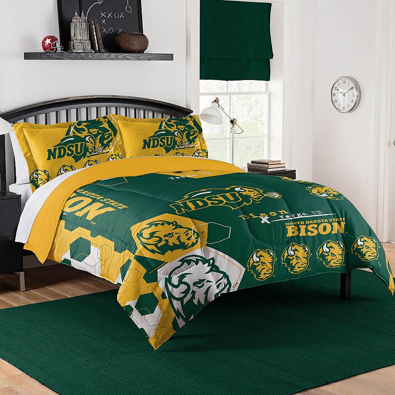 The Northwest North Dakota Fighting Hawks Full/Queen Comforter Set with Shams