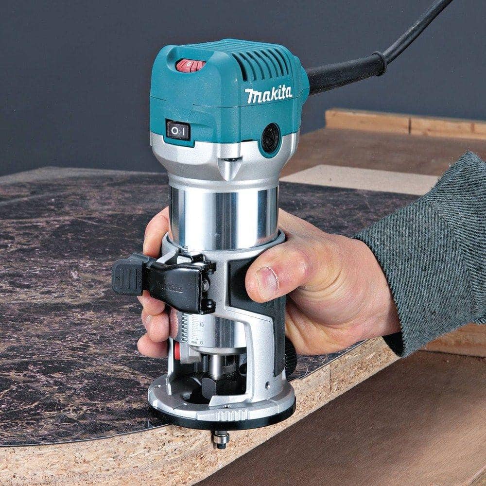 Makita 6.5 Amp 1-1/4 HP Corded Variable Speed Compact Router with 3 Bases (Plunge, Tilt, and Offset Base) RT0701CX3