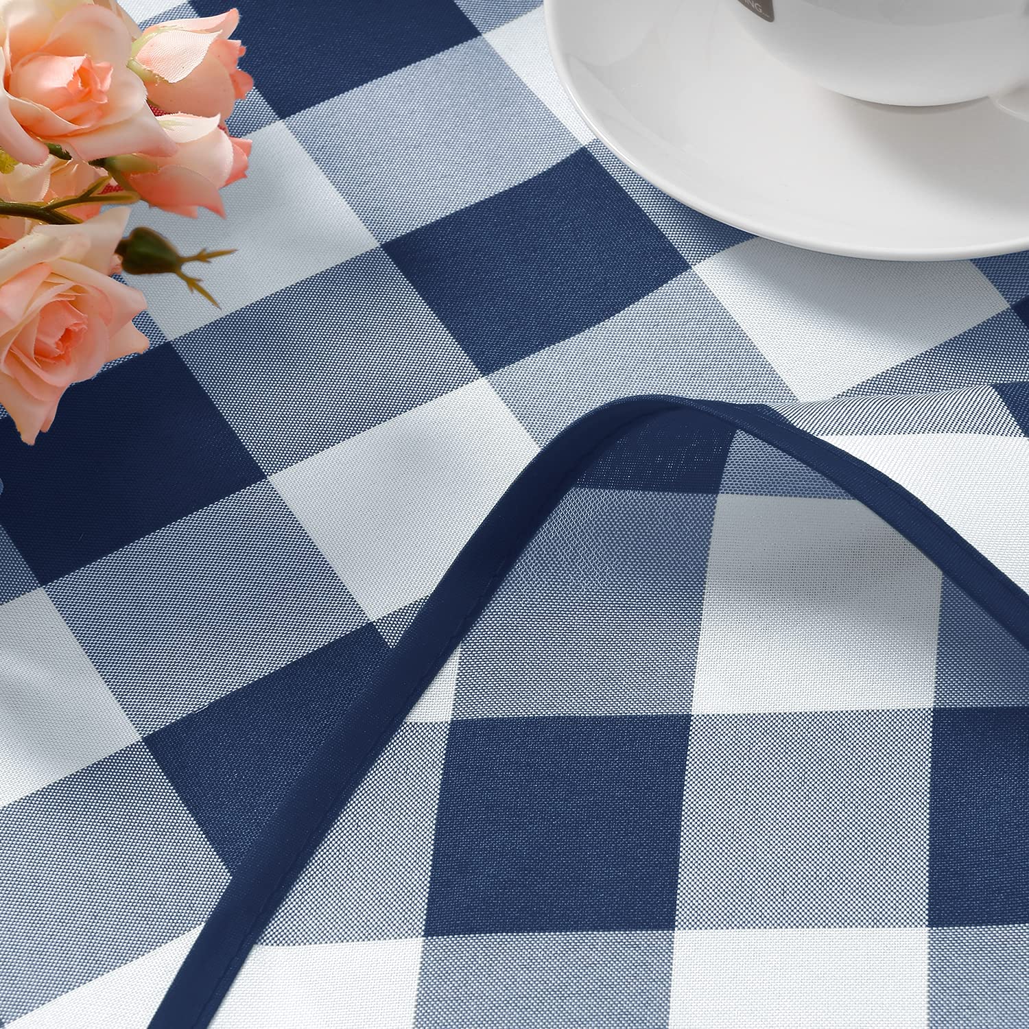 Hiasan Checkered Round Tablecloth 60 Inch - Waterproof Stain and Wrinkle Resistant Washable Fabric Table Cloth for Dining Room Party Outdoor Picnic, Navy Blue and White