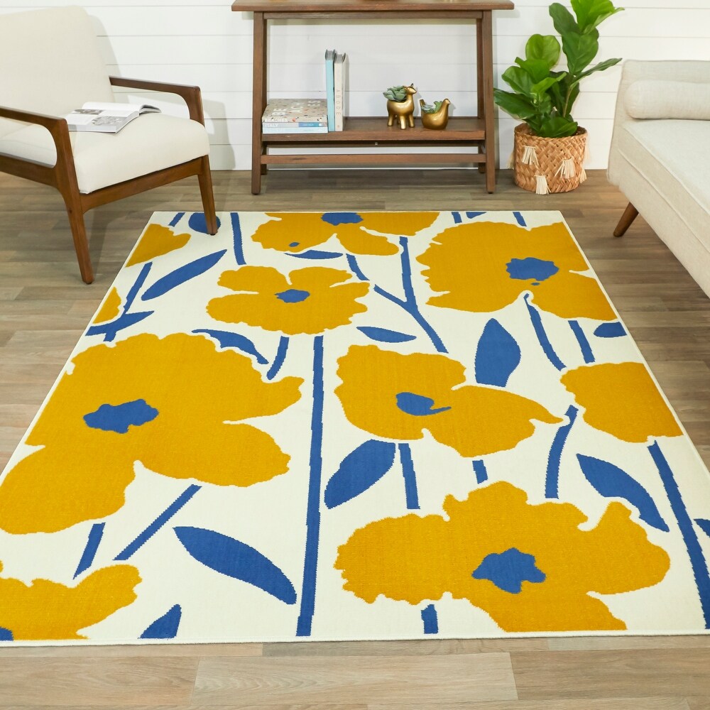 Hester Floral Indoor/Outdoor Area Rug