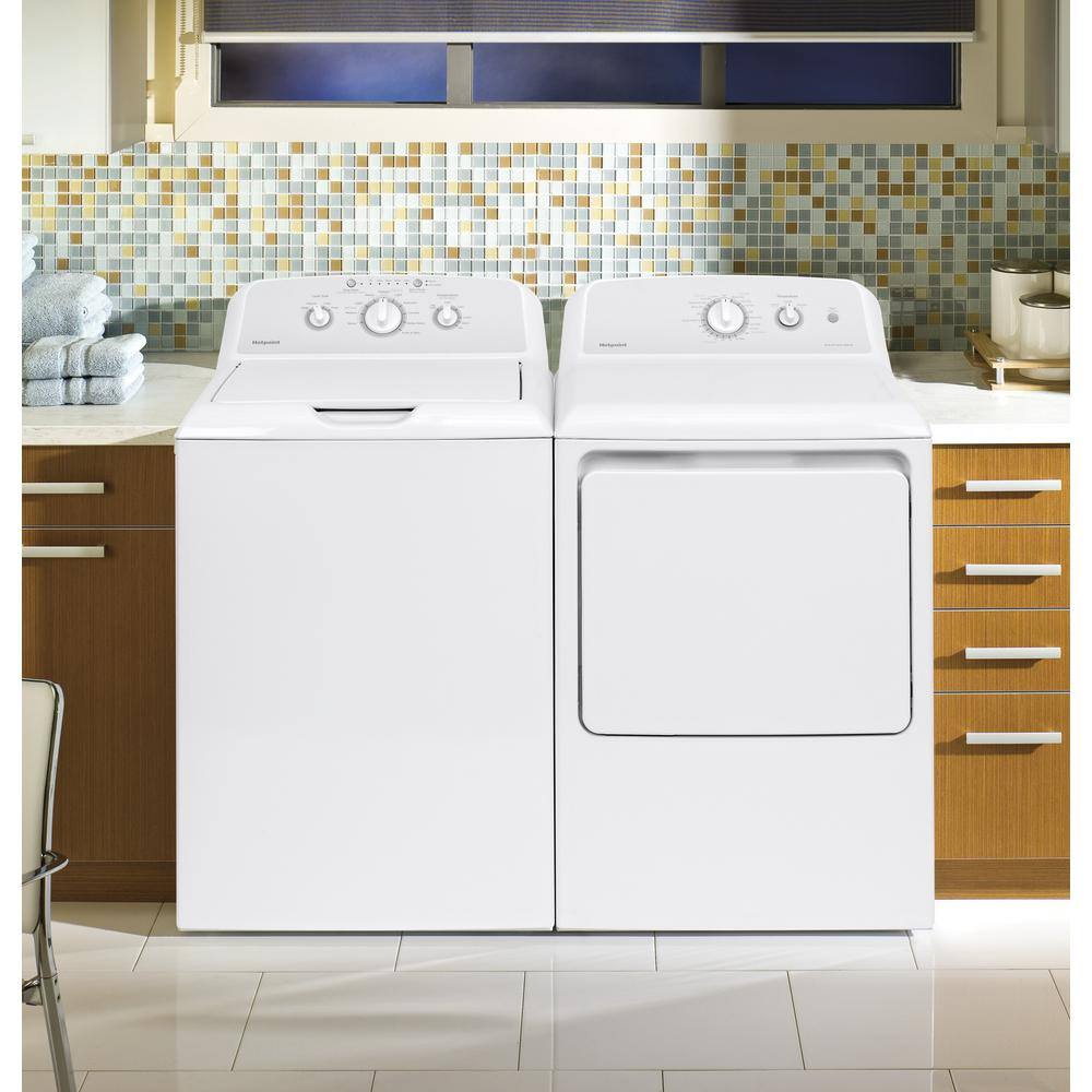 Hotpoint 6.2 cu. ft. Gas Dryer in White with Auto Dry HTX24GASKWS