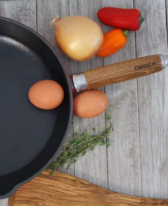 Chasseur French Enameled Cast Iron 10 Fry Pan with Wood Handle and Spouts