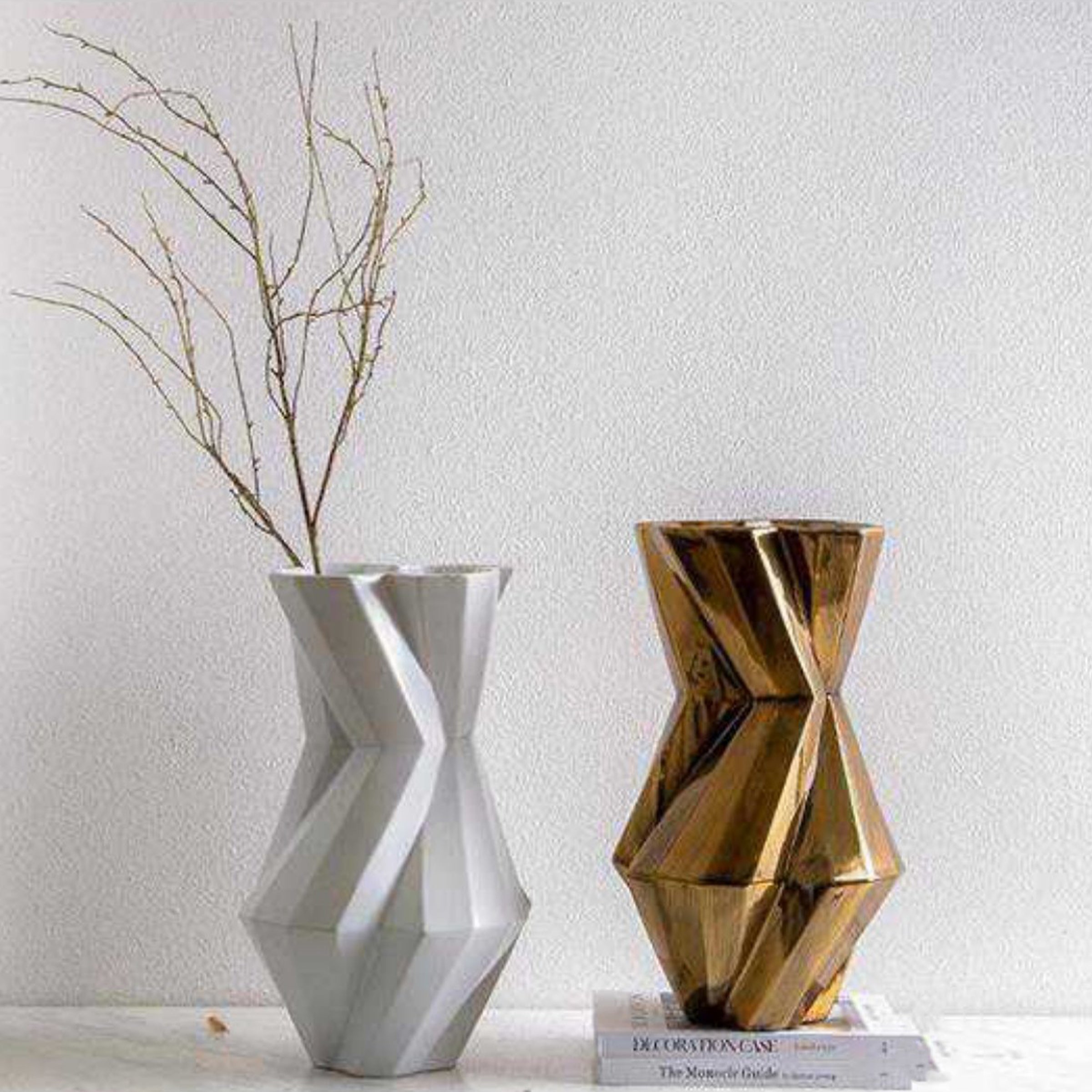 White Torsional Vase Fa-D2085A