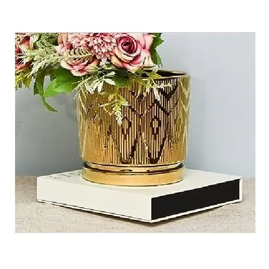 New Look Meta Planter With Black Metal Wire Balance Base Stand Factory Supplies Metal Planters Gold Plated Flowering Iron Pot