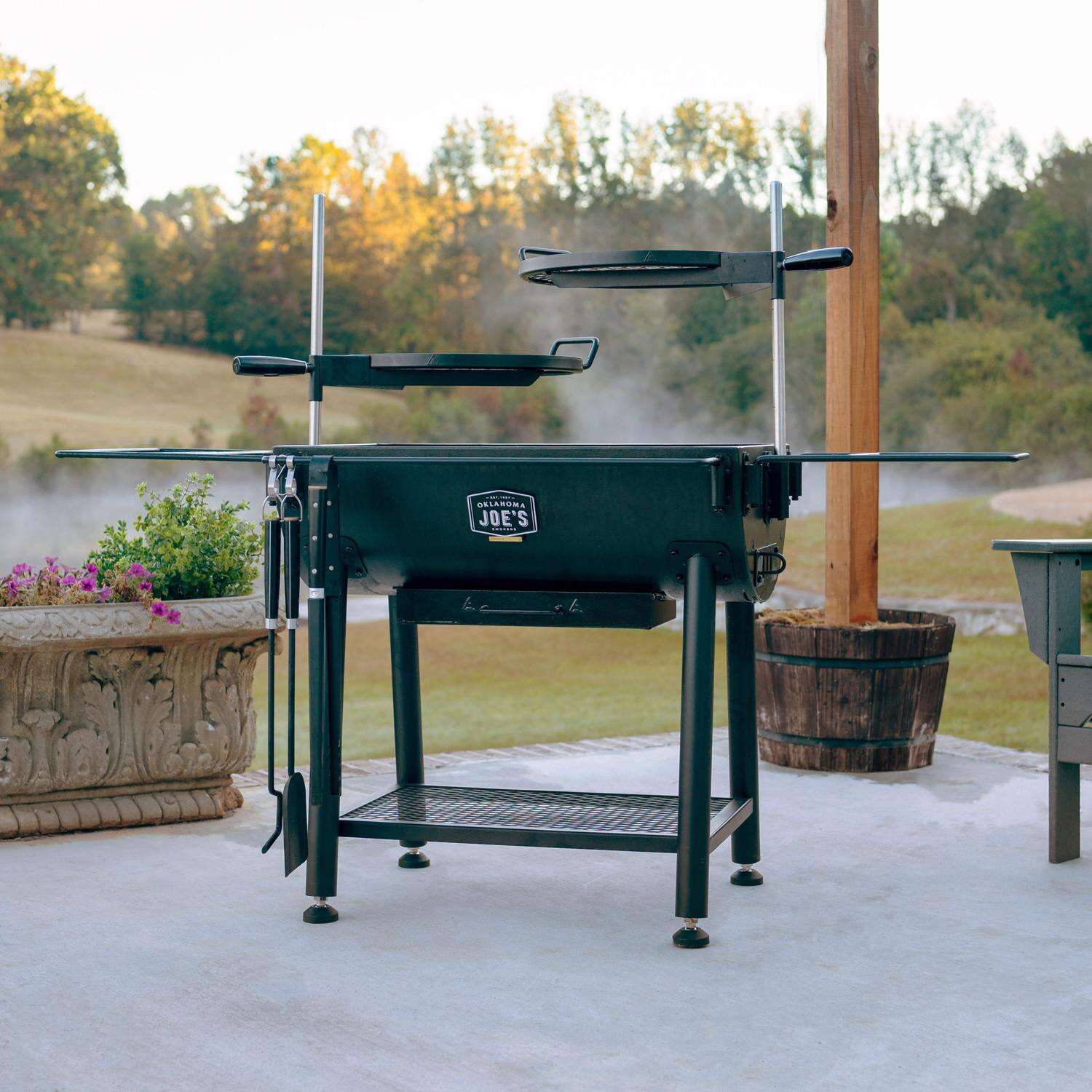 Oklahoma Joes 19 in. Charcoal/Wood Grill Black