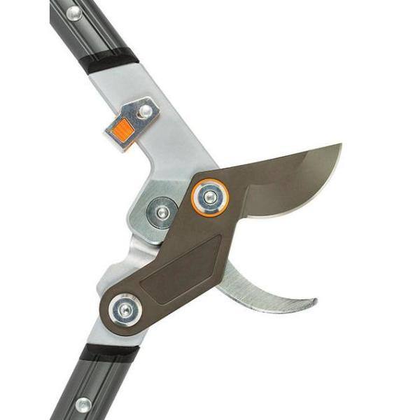 Fiskars Pro 2 in. Cut Capacity High Carbon Steel Blade 28 in. Bypass Lopper with SoftGrip Handles 394901-1003