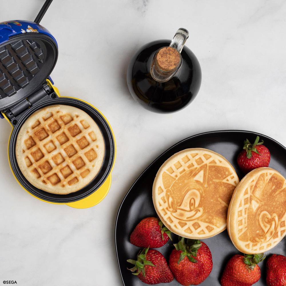 Uncanny Brands Sega Sonic the Hedgehog Blue American Mini Waffle Maker WM3-SEG-SN1