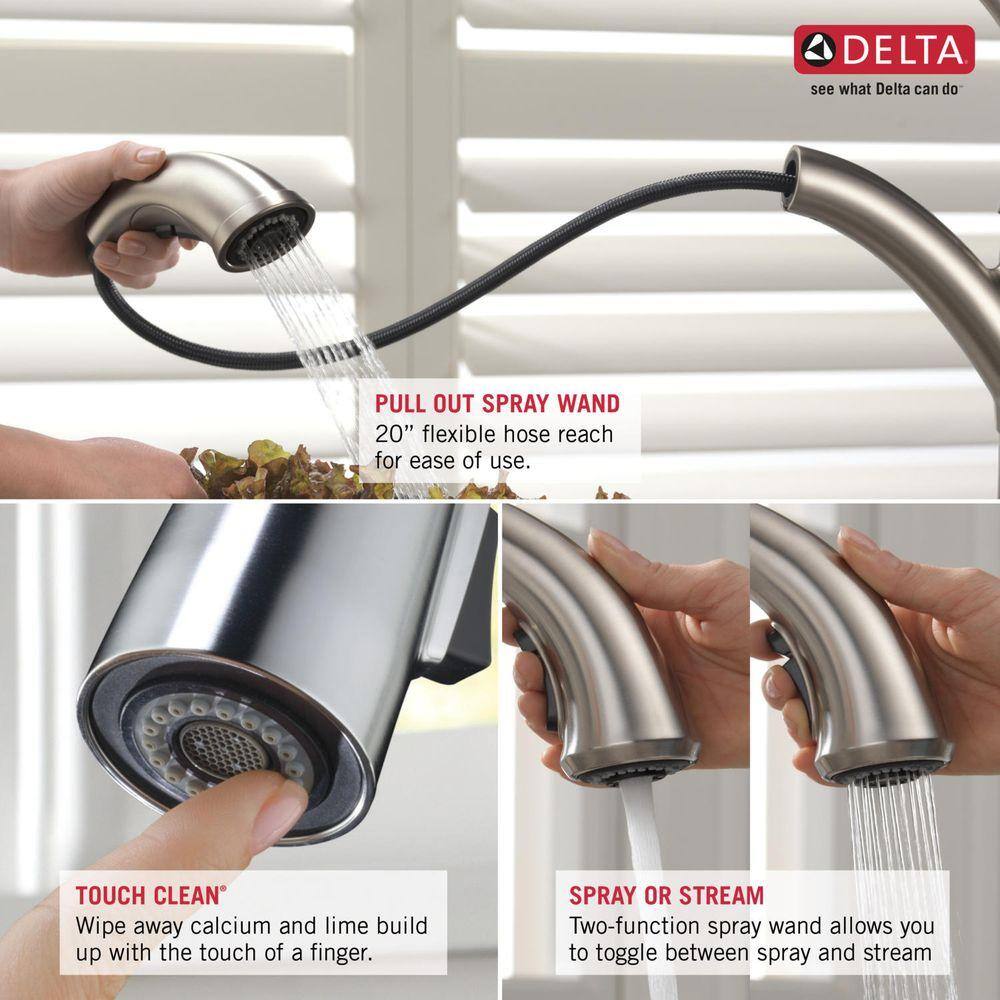 Delta Signature Single-Handle Pull-Out Sprayer Kitchen Faucet In Chrome 470-DST