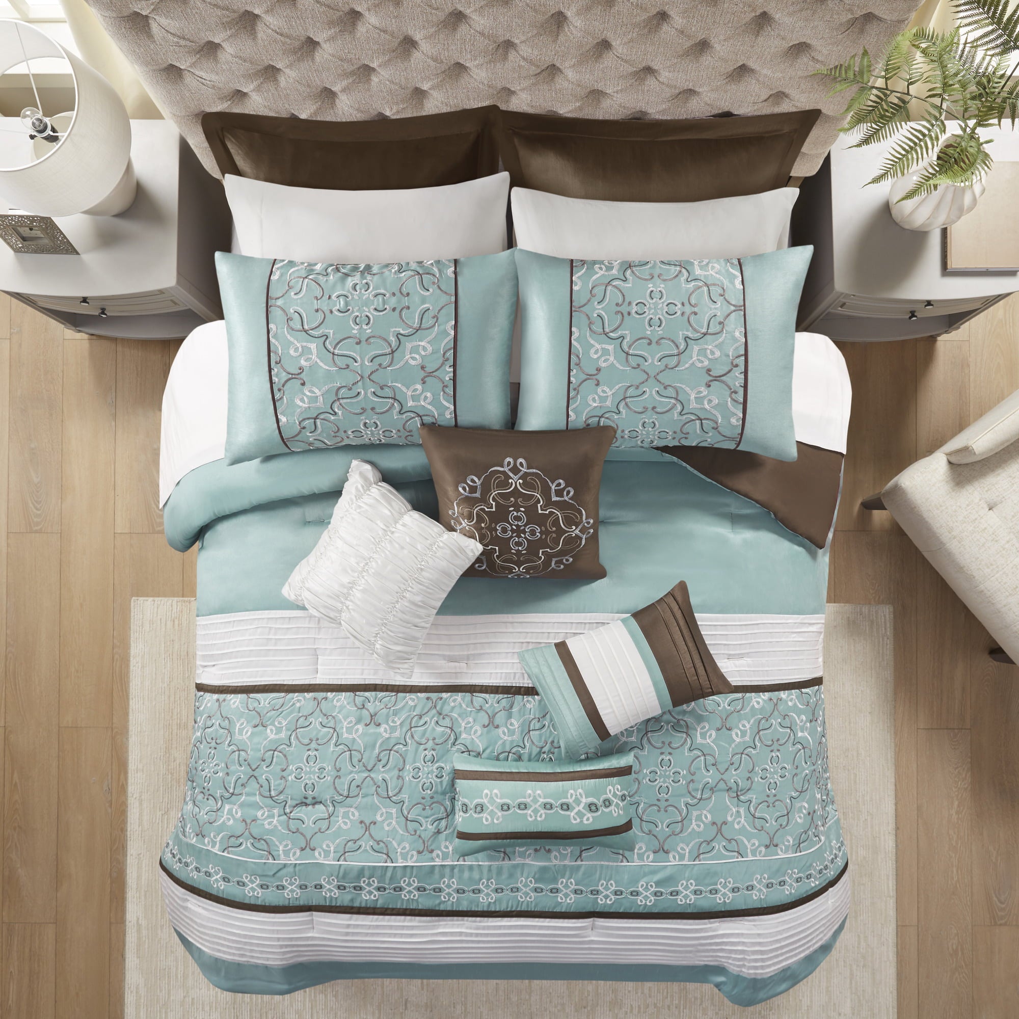 Home Essence Seafoam Embroidered 24 Pieces Comforter Set Bed-in-a-Bag， Queen