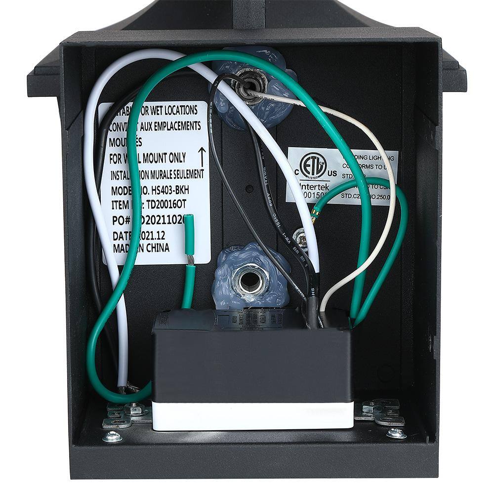 TRUE FINE Glendale 1-Light Black Hardwired Outdoor Wall Lantern Sconce with Built-In GFCI Outlets TD20016OT